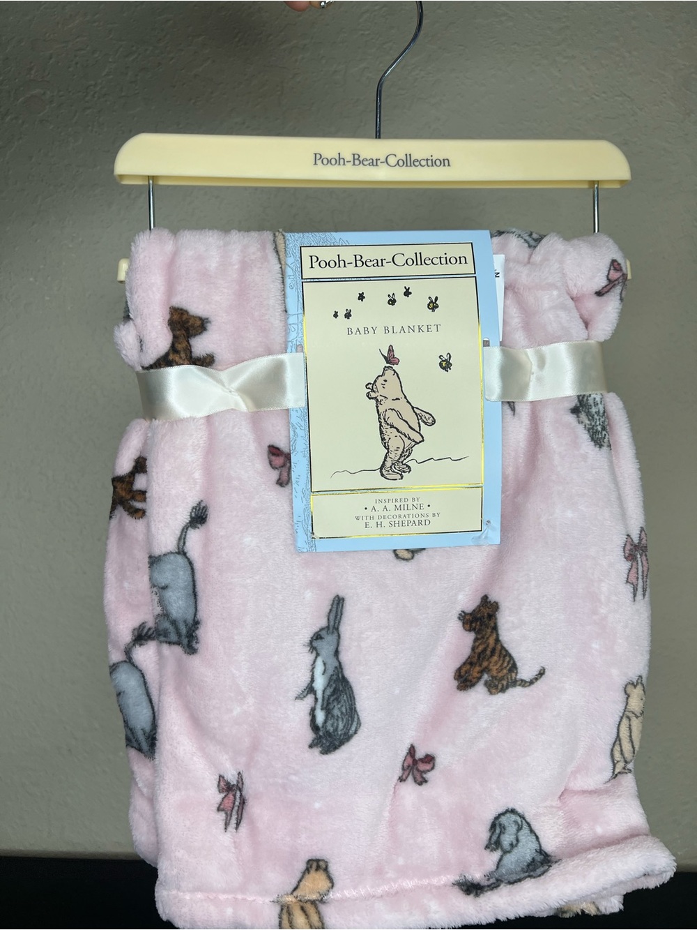 NEW Pooh Bear Collection Winnie the Pooh Pink Mini Bows Baby Blanket